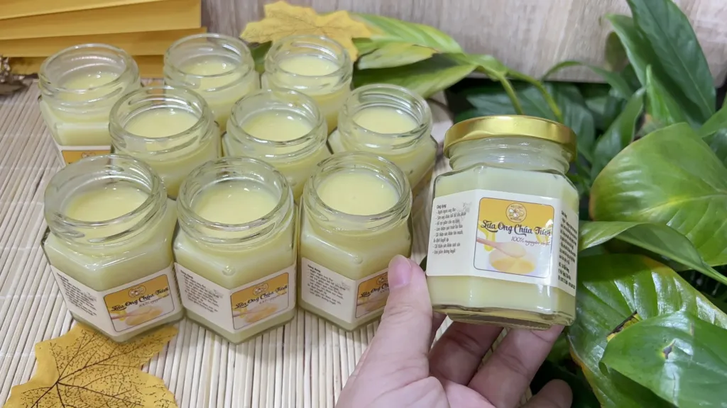 Sữa ong chúa tươi nguyên chất