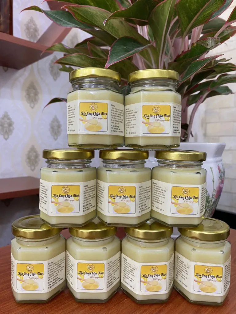 5 cách phân biệt sữa ong chúa thật và giả 3 Z3171146648630_6e490346dc0c7d61b043e546a9bcdcb3