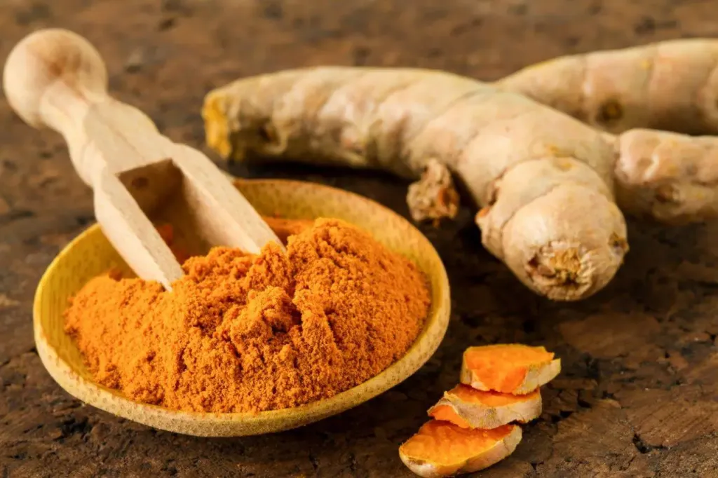 Bột nghệ có màu vàng đậm