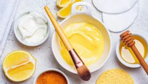 7 cách làm mặt nạ tinh bột nghệ trị mụn (với mật ong, chanh...)