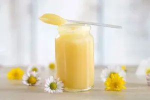 Làm đẹp da bằng SỮA ONG CHÚA tốt hơn mỹ phẩm nghìn lần!!!